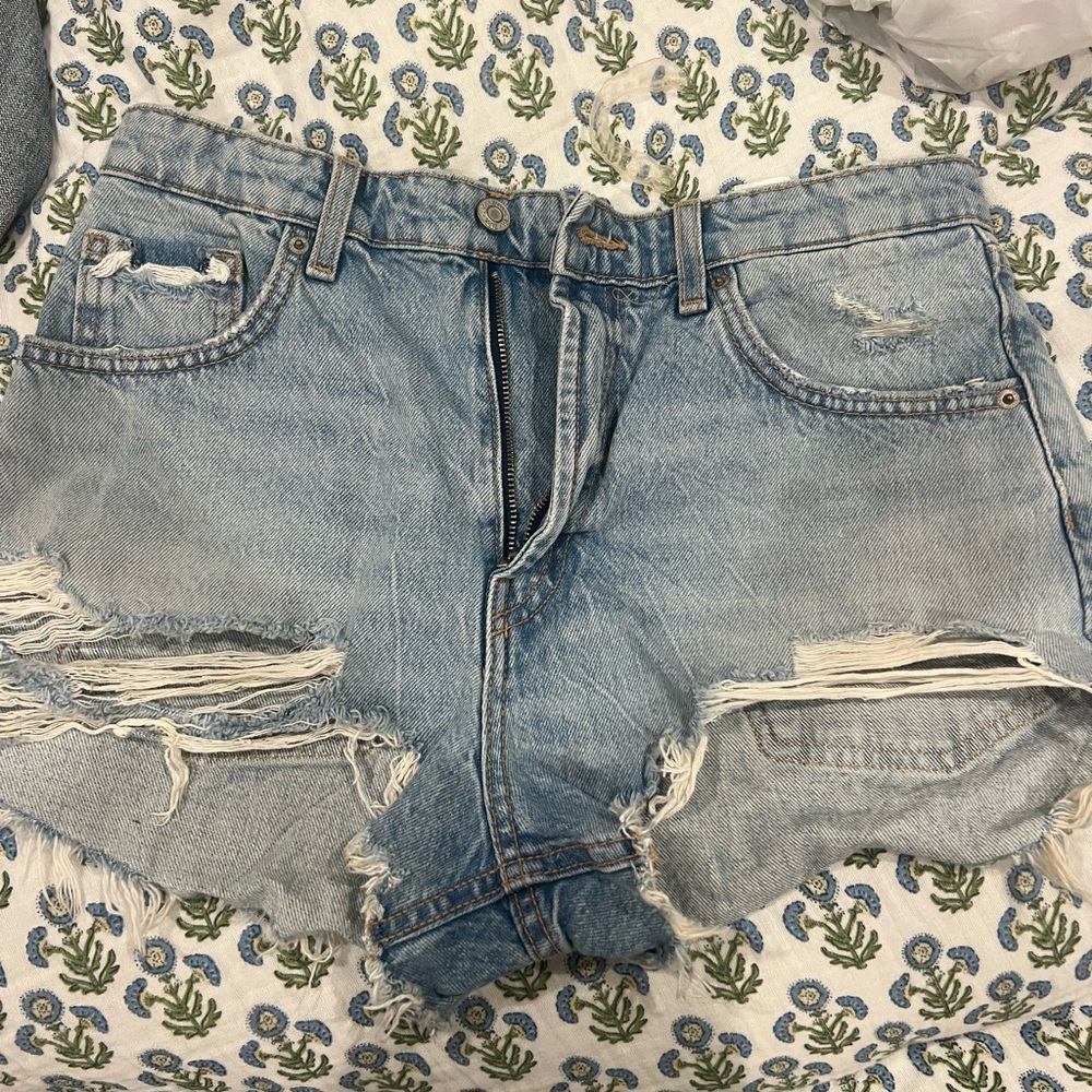 Zara Blue Jean Shorts Distressed Raw Hem/ High waisted
